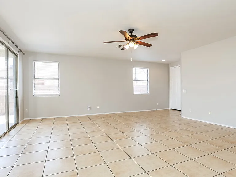 7805 S 68th Dr — Photo 4