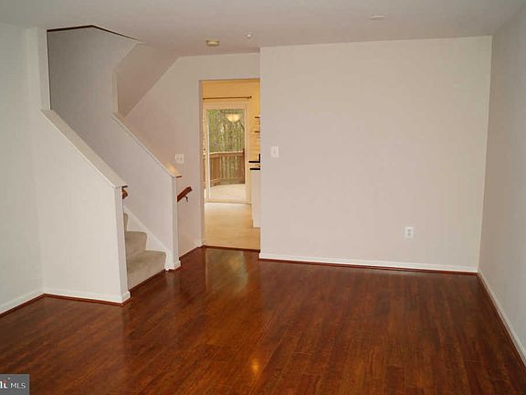 5th image of 152 Goldsborough Dr