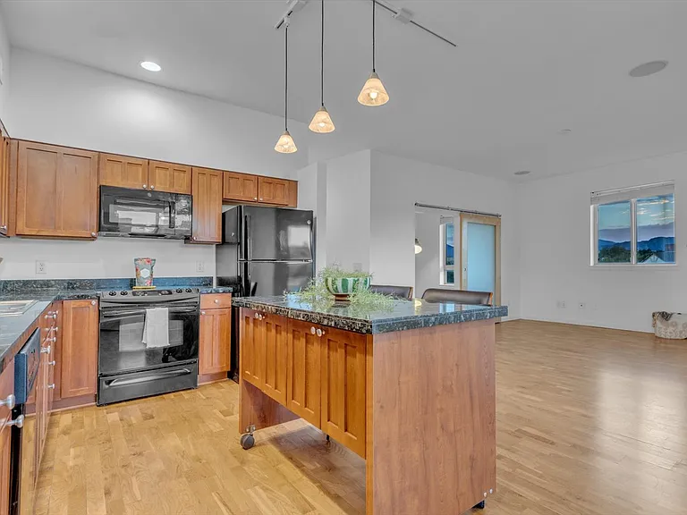 1053 W Century Dr #310 — Photo 8