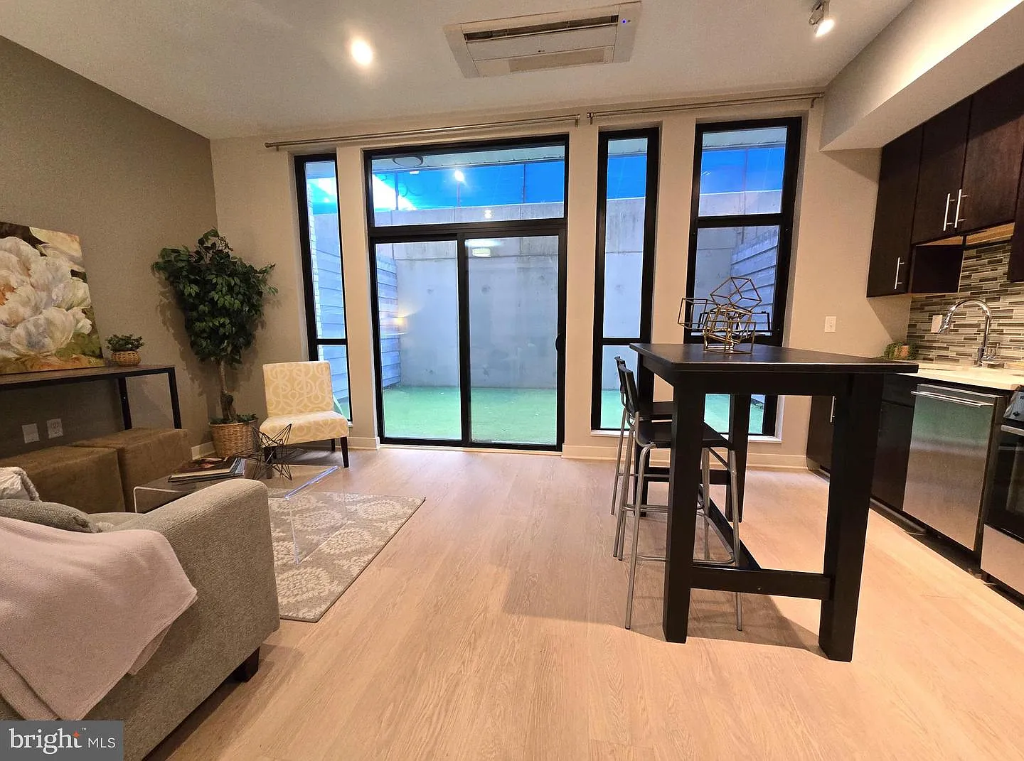 1 bed, 1.0 bath, 500 sqft, $1,850 — Photo 3