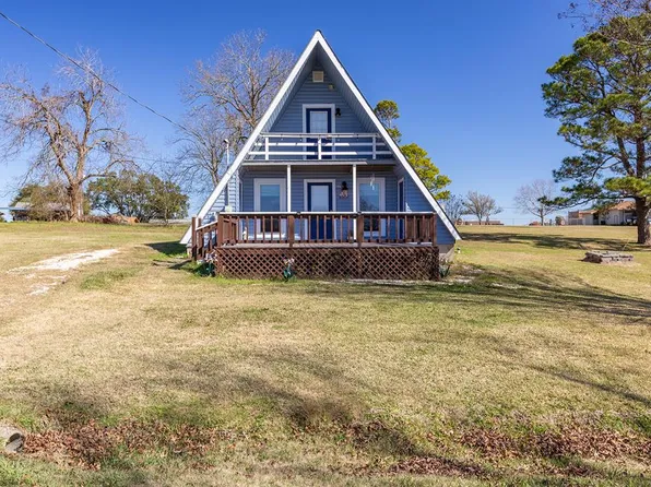 221 Crestmont St, Pointblank, TX 77364