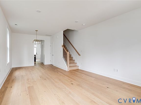 5th image of 2111 1/2 Venable St