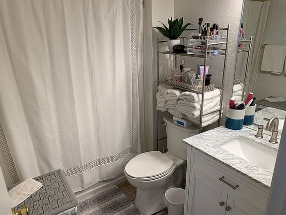 4th image of 6221 S Sarah Elizabeth Dr
