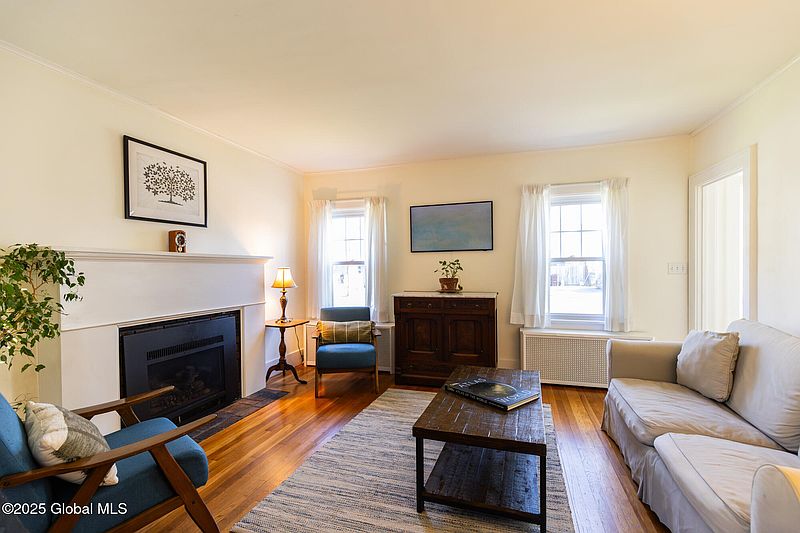 3rd image of 11 Jackson Avenue
