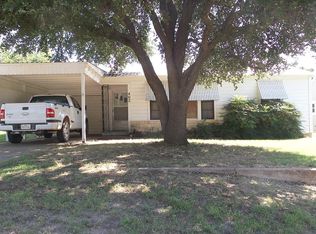 402 N 6th St, Ballinger, TX 76821