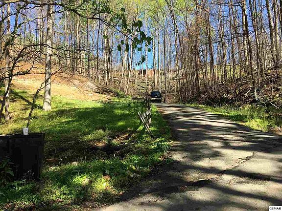 4th image of 807 Woodland Dr