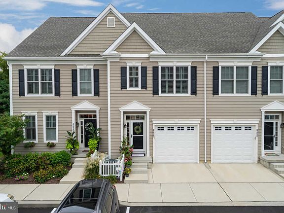 3rd image of 18804 Bethpage Dr