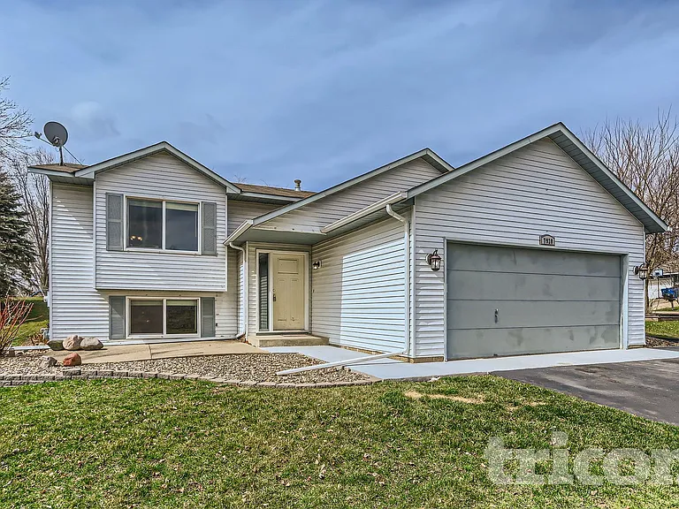 7920 Grinnell Way — Photo 2