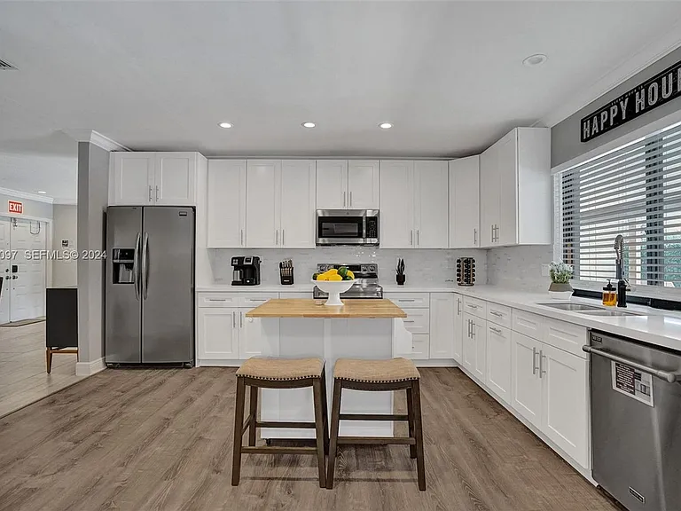 1941 SW 52nd Ter #1941 — Photo 15