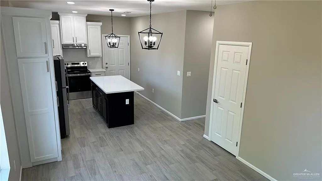 2 bed, 2.0 bath, 995 sqft, $1,150 — Photo 3