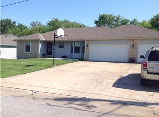 15649 Willow Dr, Basehor, KS 66007