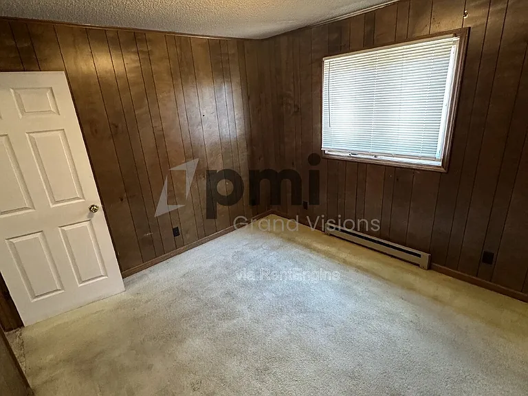955 4th St #6 — Photo 15