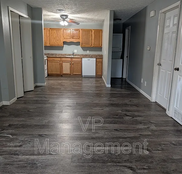 2218 Emerald Dr #4 — Photo 2