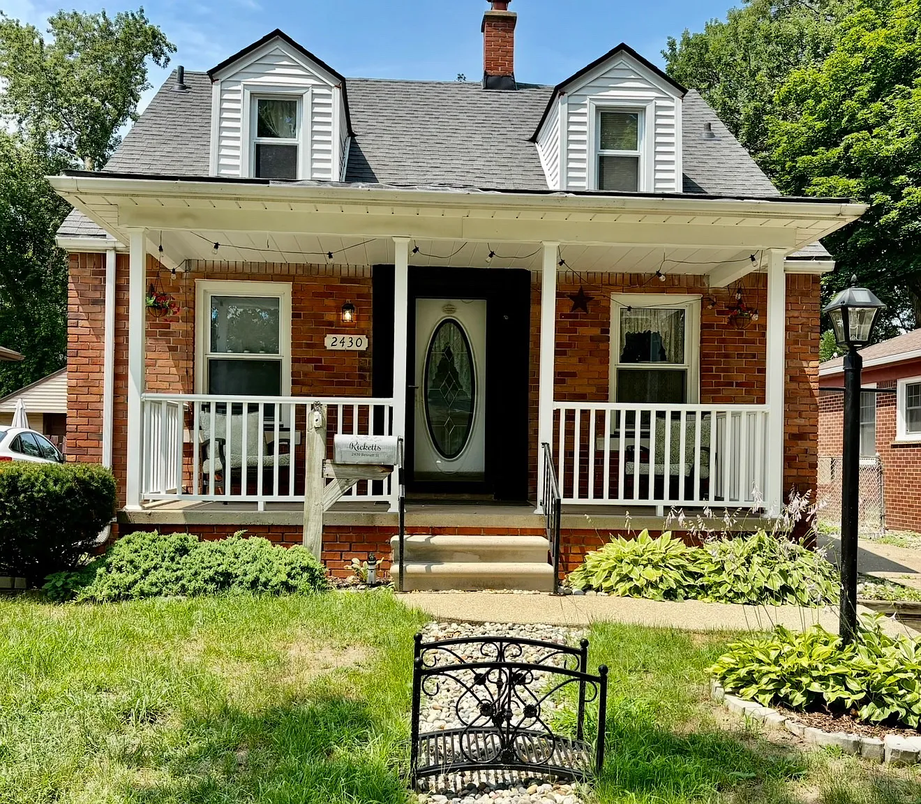 2430 Bennett St — Photo 2