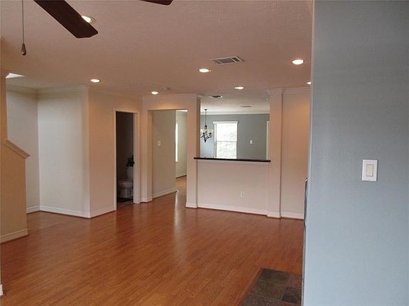4th image of 3710 Sherwood Ln Unit 111