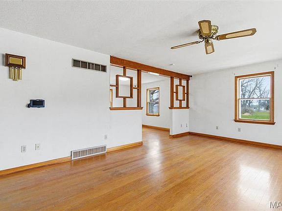 4th image of 2113 S Main St