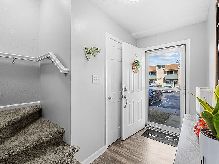 4701 N Kings Hwy #26 — Photo 4
