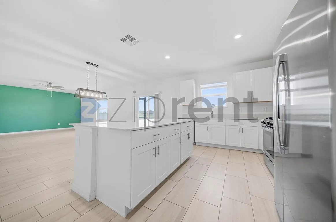 4 bed, 2584 sqft, $3,200 — Photo 1