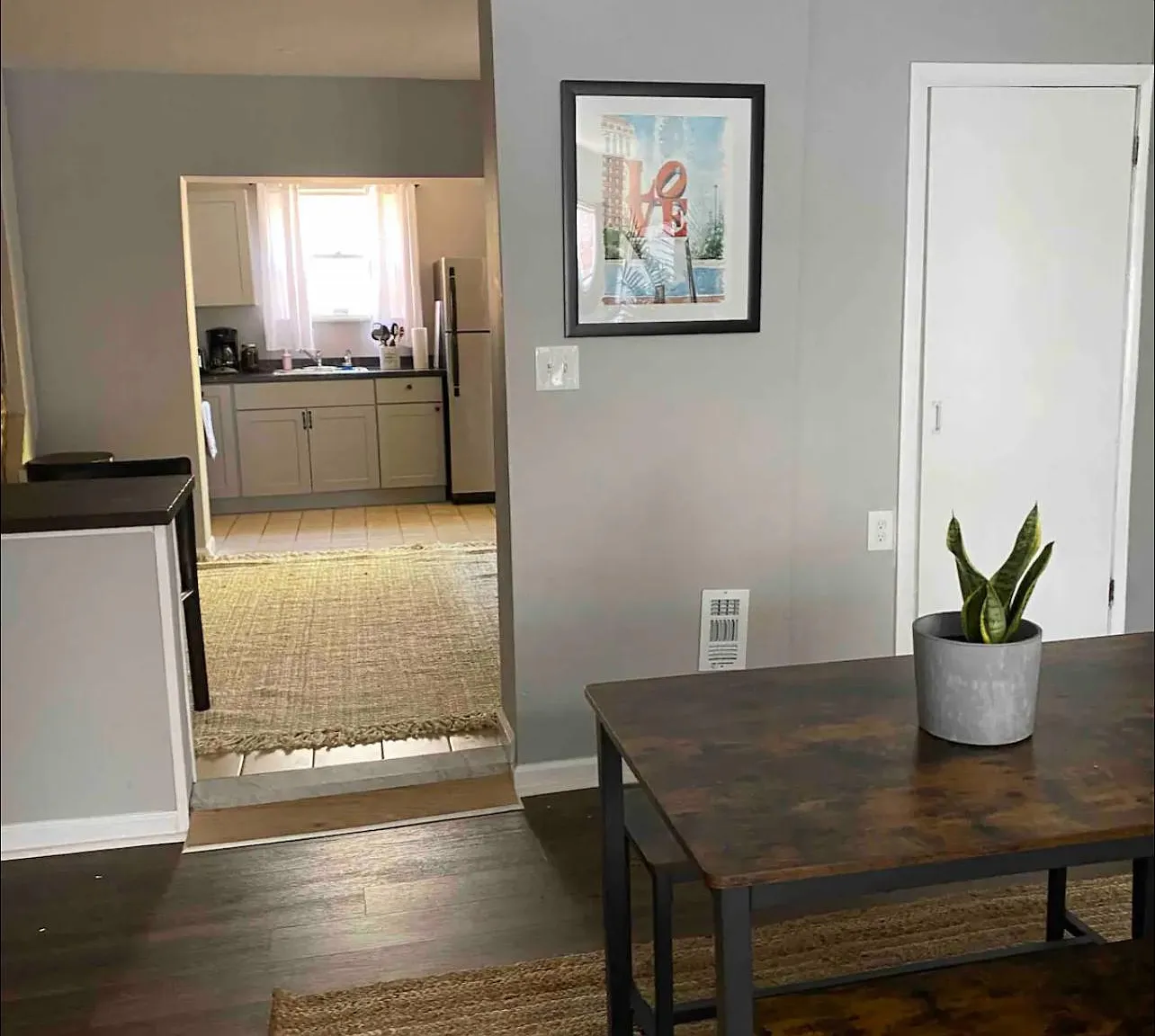 3 bed, 1.5 bath, 940 sqft, $2,100 — Photo 3