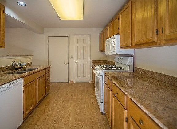 5th image of 354 Ashford Cir Unit 4