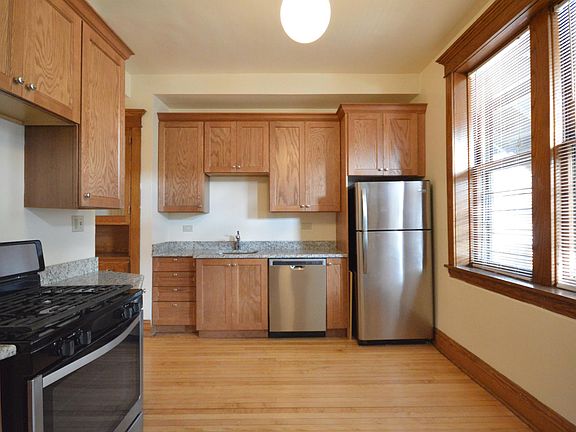 2nd image of 1417 W Belle Plaine Ave APT 1