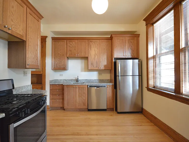 1417 W Belle Plaine Ave #1 — Photo 2