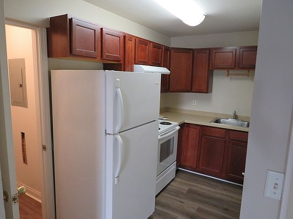 3rd image of 115 E North St APT 1