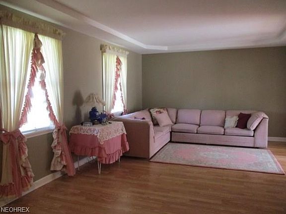 3rd image of 4851 Shadow Oak Dr