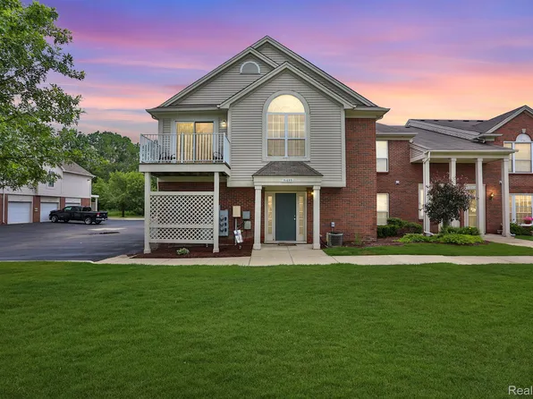 51699 Adler Park Dr W, Chesterfield, MI 48051