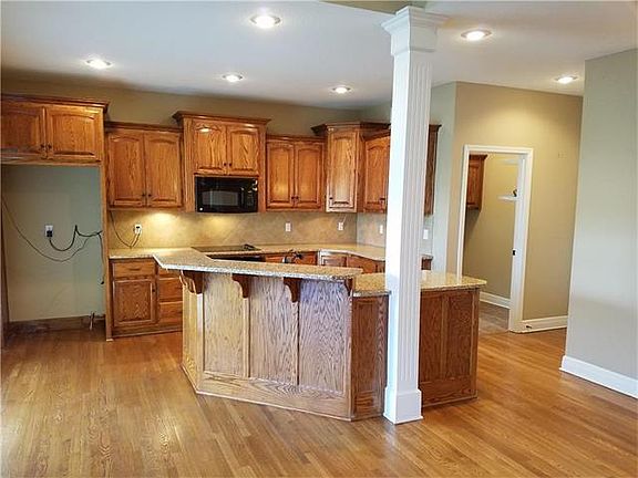2nd image of 5127 NE 71st Pl