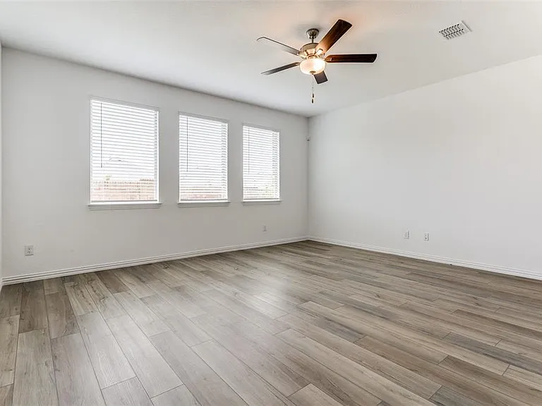 1213 Blue Spring Dr — Photo 5