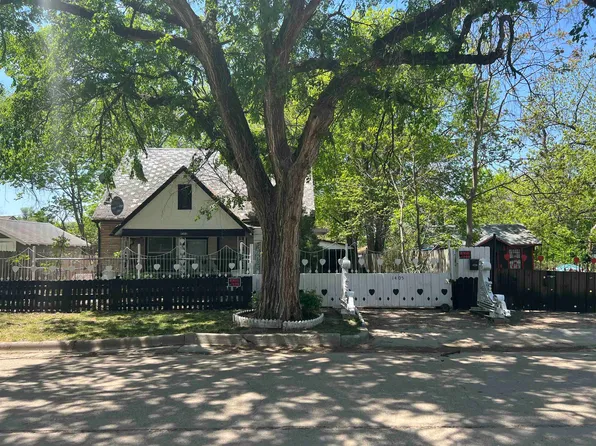1405 N Estelle Ave, Wichita, KS 67214