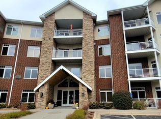 1776 Stieger Lake Ln #202, Victoria, MN 55386