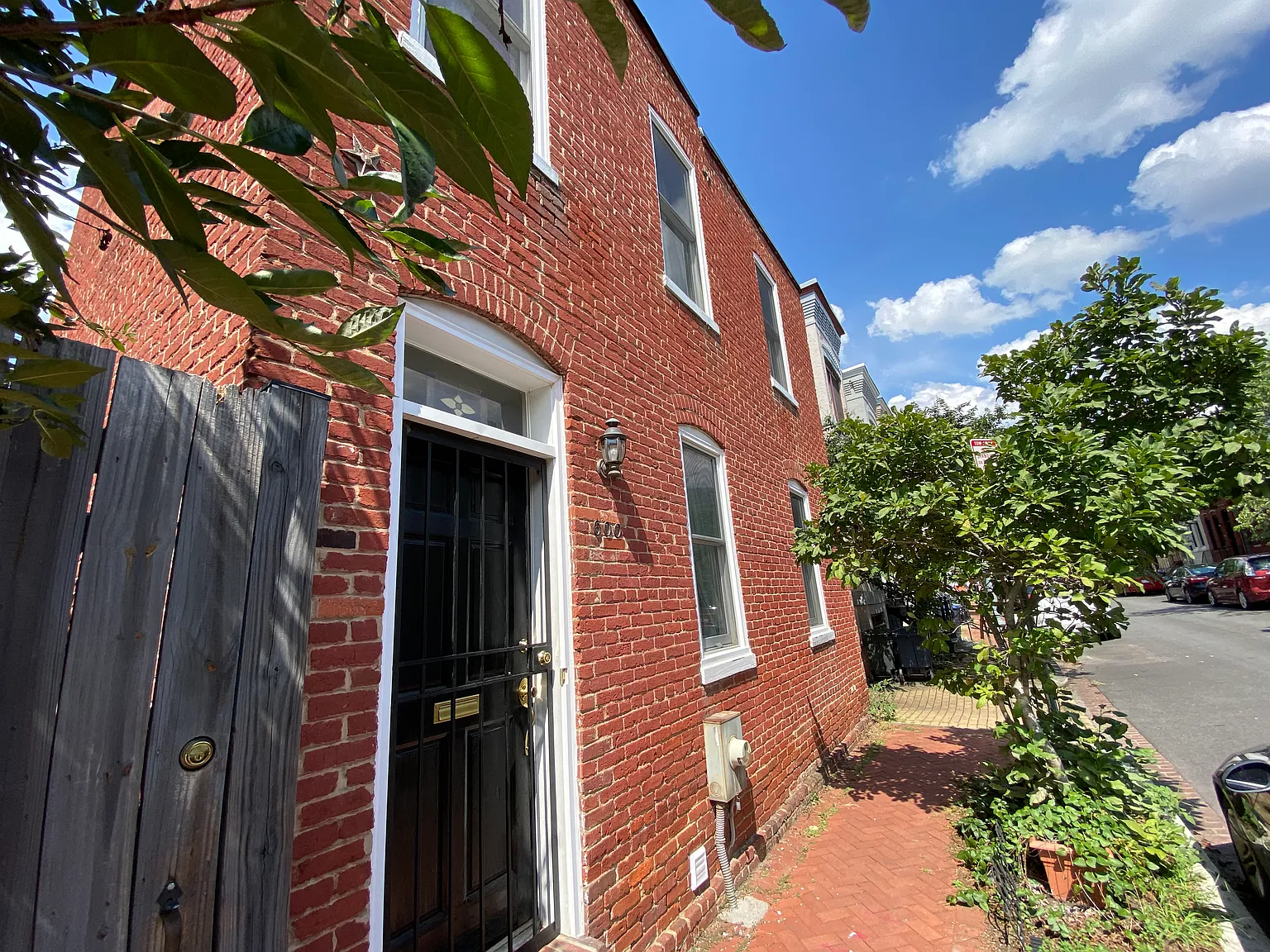 600 Acker Pl NE photo 1