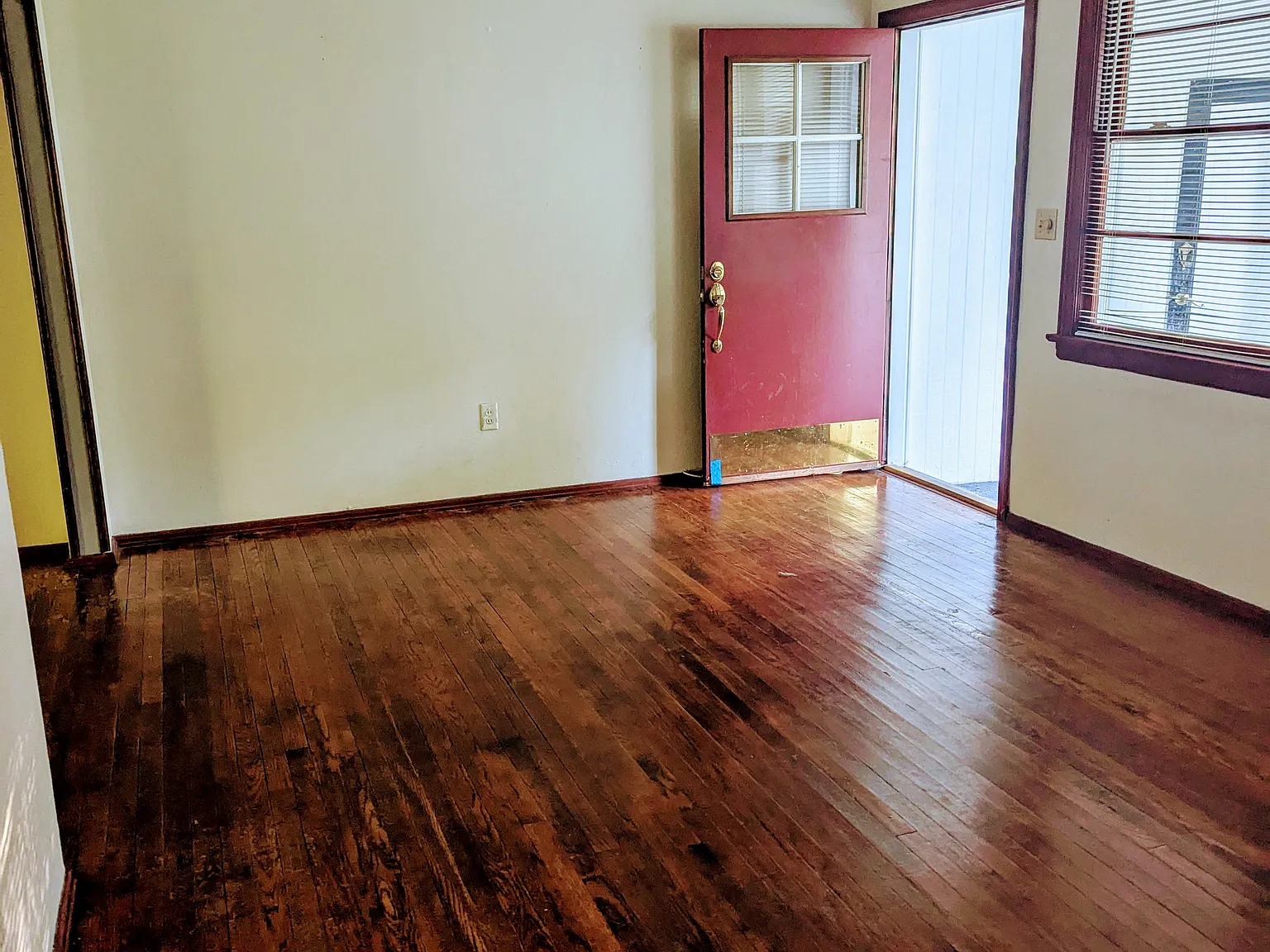 3 bed, 1030 sqft, $1,540 — Photo 3