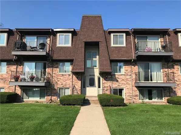 418 Riviera Dr #114, Saint Clair Shores, MI 48080