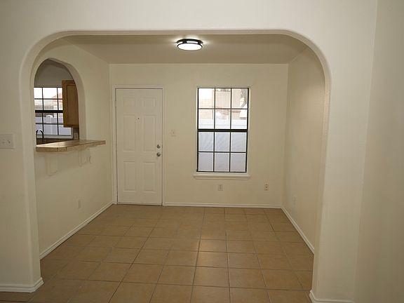 3rd image of 746 Sonesta Dr APT D