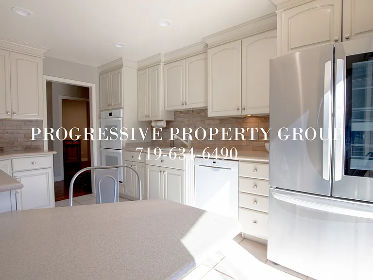 1120 Hill Cir — Photo 8