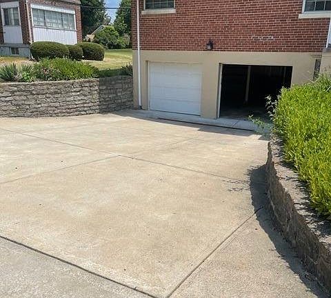 2nd image of 1549 Burney Ln