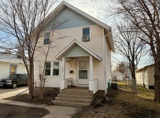 608 S 9th St, Aberdeen City, SD 57401