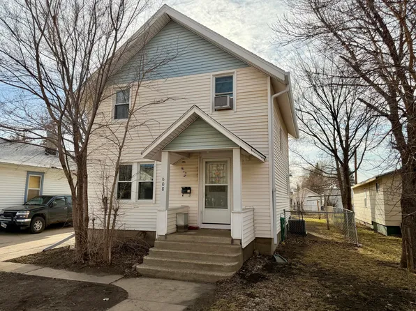 608 S 9th St, Aberdeen City, SD 57401