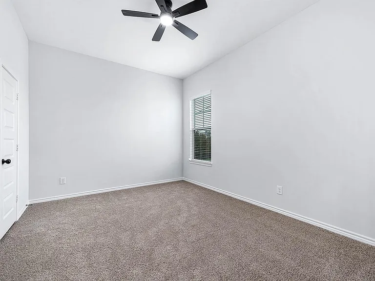 2716 Spence St — Photo 20