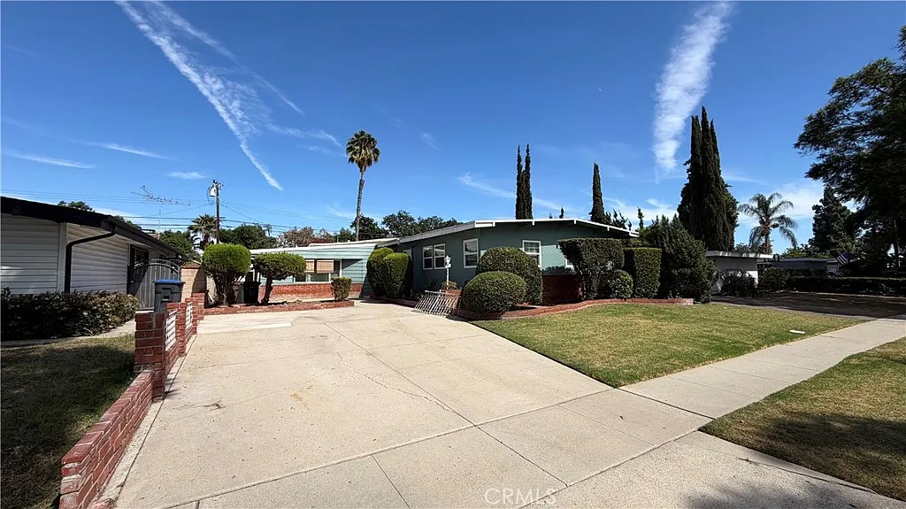 3 bed, 1900 sqft, $4,800 — Photo 2