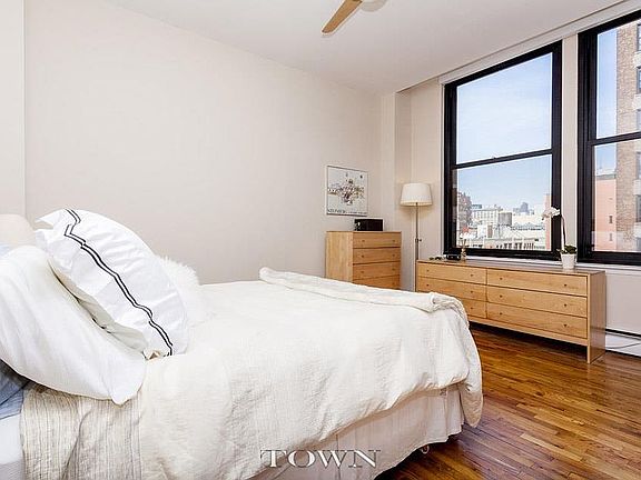 4th image of 250 Mercer St APT D904