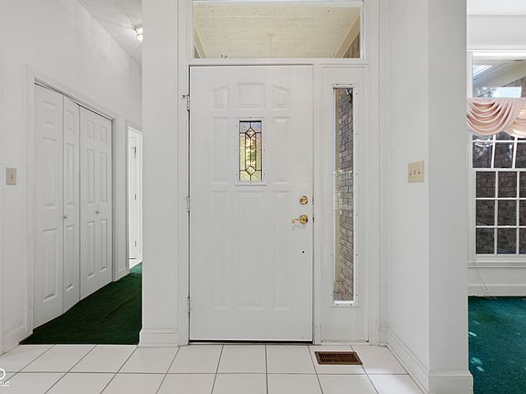 3rd image of 7126 Lakeside Woods Dr