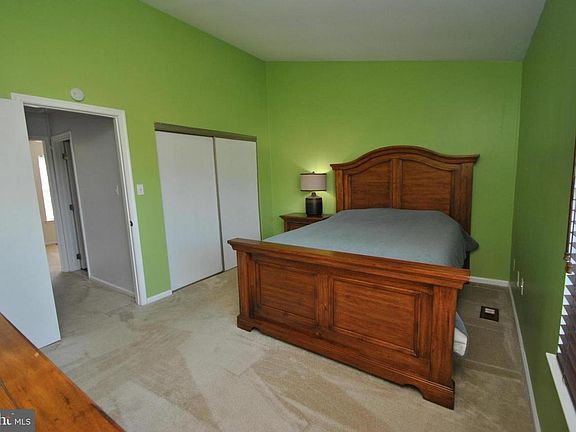 5th image of 216 Saint Johns Sq