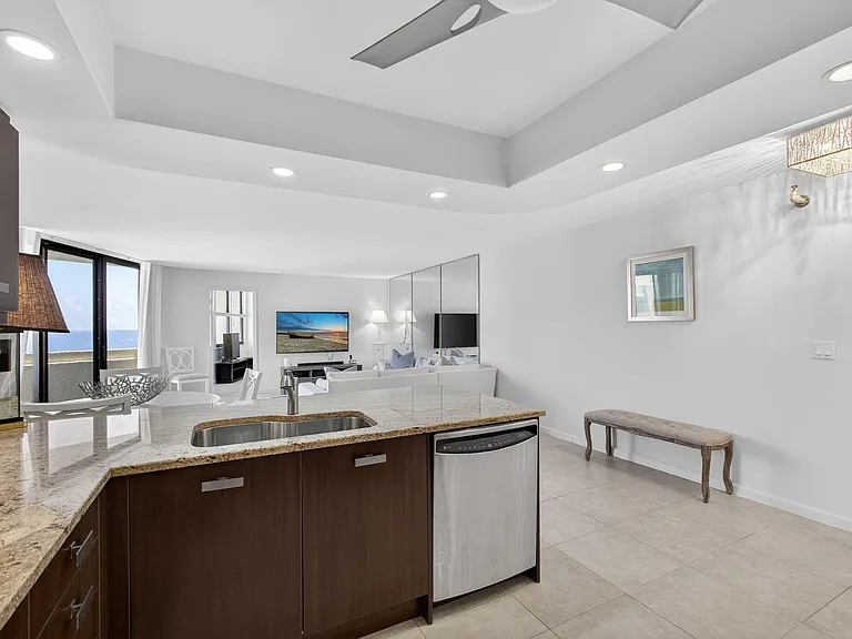 2800 N Ocean Dr #B24D — Photo 9