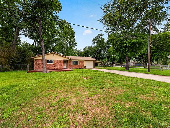3rd image of 108 Woods End