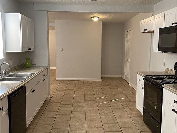 4th image of 1209 NW Oak Ave