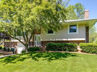 15146 W Redwood Ln, Libertyville, IL
